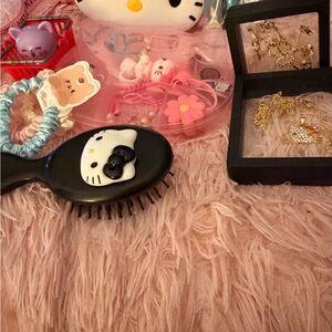 Hello Kitty accessory set Hair Brush with Black and White Design